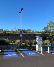 bp pulse Charging Station image 5