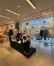 Close Up - Store