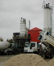 288082-aridos-pascual-camion-vaciando-arena.w1024.jpg