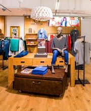 MUECKE Fürth im Hornschuch Center Damenmode