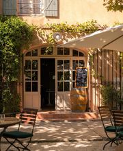 Restaurant Sous les Platanes à Lagnes image 1