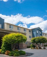 Creekside Hotel & Suites image 3