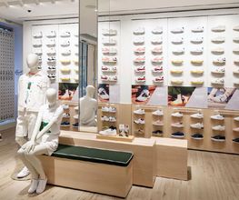 Boutique Lacoste Ternes - Mur Chaussures