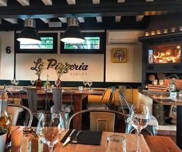La Pizzeria image 15