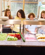 Moderne Edelstahlküche für Gastronomie und Hotelbetrieb