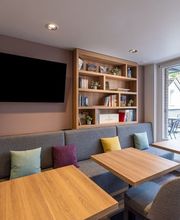 Hotel Kino Bar, Loge AG Bild 3