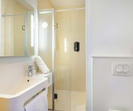 B&B HOTEL Cannes La Bocca Plage image 9