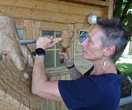 Holzbildhauerin Margit Schramm Bild 3
