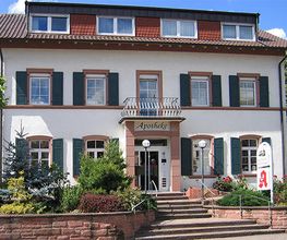 Aussenansicht der Bahnhof-Apotheke