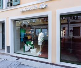 Lacoste Saint Tropez image 6