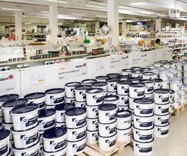Standortbild Innenraum Lager MEGA eG Hamburg, Großhandel für Maler, Bodenleger und Stuckateure