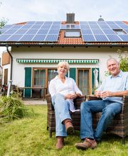Solaranlagen: Die Sonne ist eine unerschöpfliche Energiequelle, die immer mehr an Bedeutung gewinnt. Gerade in Zeiten steigender Energiepreise und wachsendem Umweltbewusstsein sind Solaranlagen eine effiziente und nachhaltige Lösung. Ob Photovoltaik zur Stromerzeugung oder Solarthermie für Warmwasser und Heizungsunterstützung - wir sind Ihr kompetenter Partner in der Region. Von der Beratung über die Planung bis hin zur Installation und Wartung: Bei uns erhalten Sie umfassende Leistungen aus einer Hand. Nutzen Sie die Kraft der Sonne und investieren Sie in eine zukunftssichere Technologie.