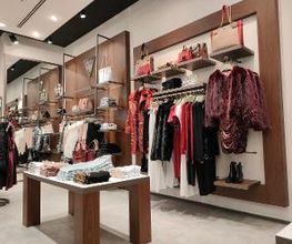 GUESS immagine 14