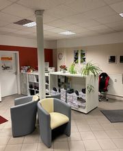 Wartebereich mit Theke.jpg