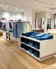 Tommy Hilfiger image 12