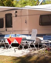 Zubehör
Vorzelte, Busvorzelte, Sonnendächer, Nutzzelte, Pavillions, Sonnensegel/Windschutze, Ausdrehmarkisen, Zeltsysteme