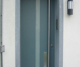 Haustüre grau