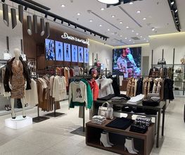 GUESS immagine 17