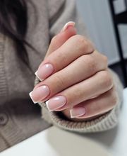 MOÈ Nails & Beauty Klassische French Nägel in Augsburg – zeitlos elegant und gepflegt.