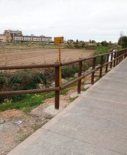 Vallados construidos con plástico 100% reciclados, ideales para parques, jardines, colegios o escuelas y todo tipo de cerramientos que requieran un acabado de tipo natural.