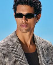 This mid-brown checked blazer is cut to a relaxed fit with a natural shoulder, offering a roomier chest. Features a wide notch lapel, jetted pockets, and half-canvas construction.