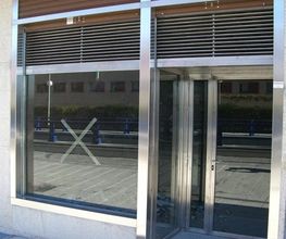 308857-carpinteria-metalica-pol-met-puerta-y-varanda-de-acero-inoxidable.w1024.jpg