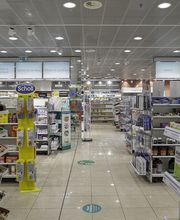 interieur-de-la-pharmacie-sun-store-martigny-cristal