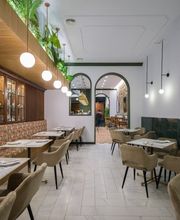 manuela-YX4a6ZGN9OFZ4y1k.jpg