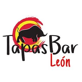 Logo der „Tapas Bar Léon“ mit mediterran-spanischem Flair. Im Zentrum steht eine schwarze Stier-Silhouette vor dynamischen roten und gelben Pinselstrichen, die an Sonne, Feuer oder spanische Farben erinnern. Der Schriftzug ist in einer eleganten, handschriftlich wirkenden schwarzen Typografie gestaltet, darunter steht „León“ in kräftigem Rot.