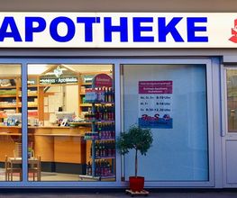 Aussenansicht der Schloß-Apotheke Eschelbronn