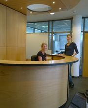 ..Empfang in einem Verwaltungsgebäude einer Fabrikation in Buche...