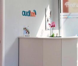 auditen-centro-auditivo-recepcion-01.jpg