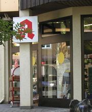 Aussenansicht der Staufen Apotheke in Salach