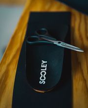 Sooley – Maßgefertigte Einlagen für B2C und B2B

Sooley bietet maßgefertigte Einlagen, die per 3D-Scan mit dem iPhone von zu Hause aus bestellt werden können. Jede Einlage wird in Deutschland von Orthopädieschuhtechnikern gefertigt und weltweit kos