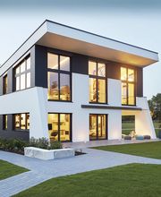 Prunkstück ist das neueste Ausstellungshaus, das 2015 zum 55jährigen Firmenjubiläum erbaut wurde.