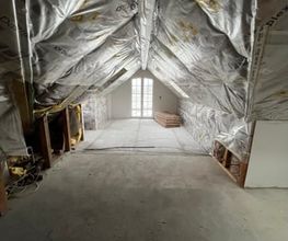 Die H+S Immobilien GmbH aus Koblenz bietet professionelle Dachdämmungen für Ferienhäuser und Wohngebäude – für bessere Energieeffizienz, Komfort und Werterhalt.