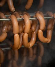 Feine Würste aus dem eigenen Rauch