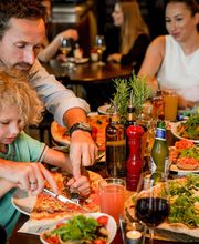 L Osteria gemeinsames Essen mit der Familie