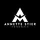 Logo der Marke ‚ANNETTE STIER – Fotografie‘: weißes A-Monogramm mit Wortmarke auf schwarzem Hintergrund.