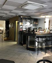 Le Coq Rouge image 12