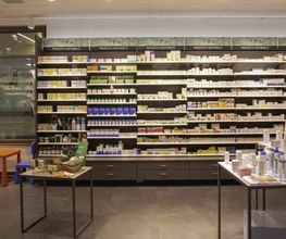 intérieur-de-la-pharmacie-amavita-neyruz