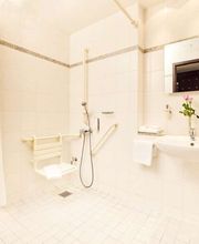 Guest room bath