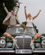 Dieses schöne Mercedes Oldtimer Cabrio mieten Sie von Darmstadt bis Mannheim, Heidelberg, Karlsruhe bis Offenburg und Freiburg, sowie in der Region Stuttgart, z. B. als Hochzeitsauto.