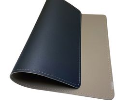 Wende-Tischset aus Kunstleder mit zwei nutzbaren Seiten. Z B. in Anthrazit und Macchiato. Kombinieren Sie Ihre Wunschfarben und gestalten Sie Ihre individuellen Tischsets. Wählen Sie aus 20 Farben Ihre Lieblingskombination aus.