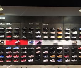 Nike Store Diagonal imagen 10