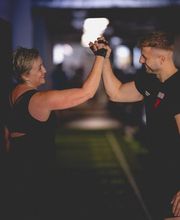 Gemeinsamer Abschluss nach einer erfolgreichen Trainingseinheit - David Nikolaitschik - Personal Trainer in Mannheim