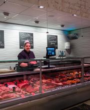 RISCHETHEKE
Unsere Frischetheke bietet Ihnen Wurst, Fleisch, Fisch, Käse und Antipasti in höchster Qualität und in Bedienung – hier stehen wir Ihnen gerne auch beratend zur Verfügung. Entdecken Sie unsere speziellen Mottowochen, wie Valentinstag, Muttertag oder Spargelwochen, mit besonderen Angeboten und eigenen Kreationen. Genießen Sie zum Beispiel ein saftiges Roastbeef oder köstliche Bouletten, die wir in unserer hauseigenen Herstellung für Sie zubereiten.