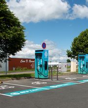 EVzen Station de recharge Super U Pont de Vaux Saint Bénigne