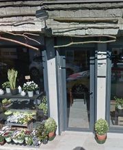 Au Balcon Fleuri image 1