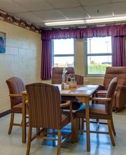 Hilltop Manor Rehabilitation & Skilled Nursing image 10